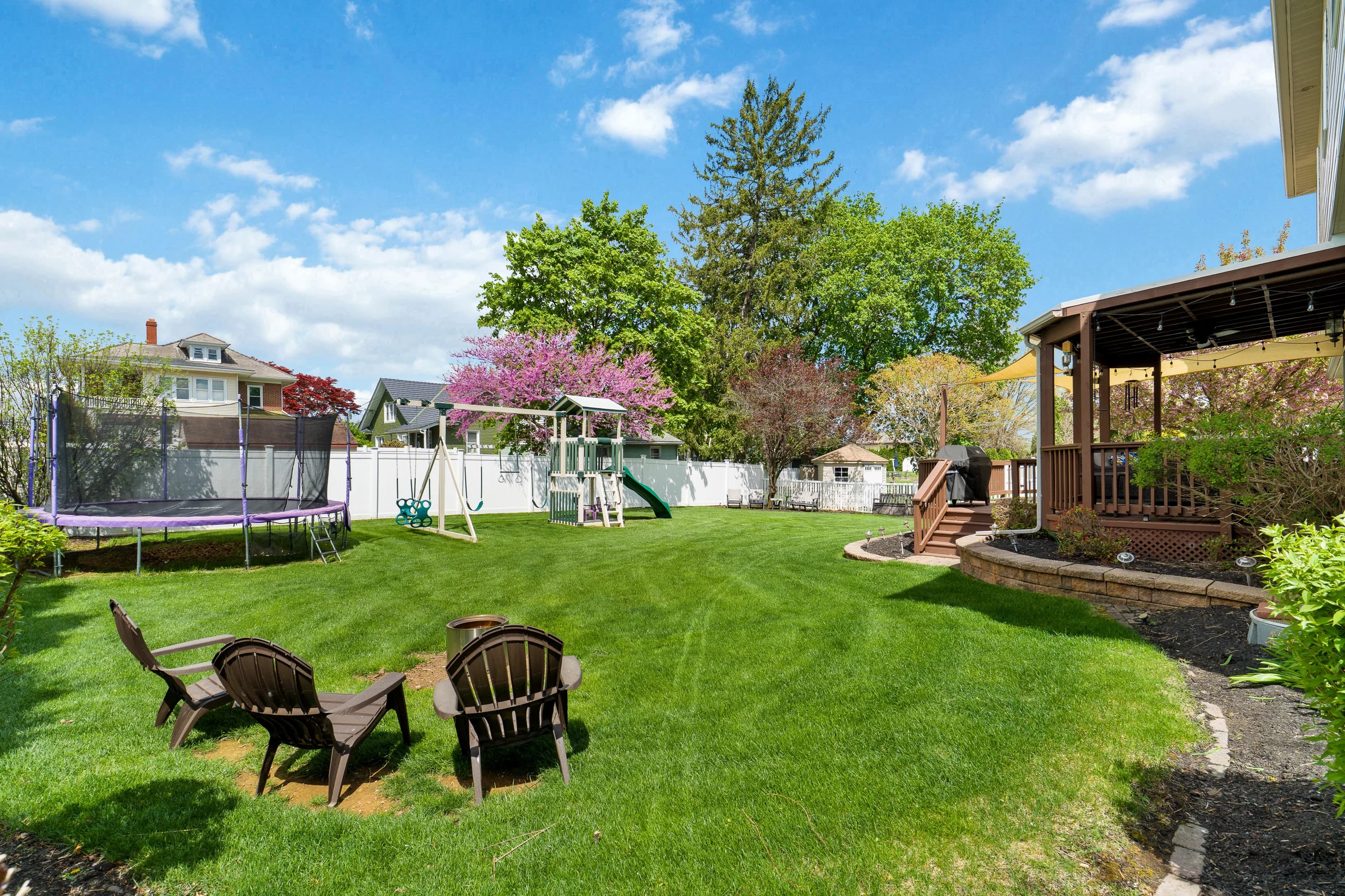 Photo, floor plan, drone - tiered to fit the listing.